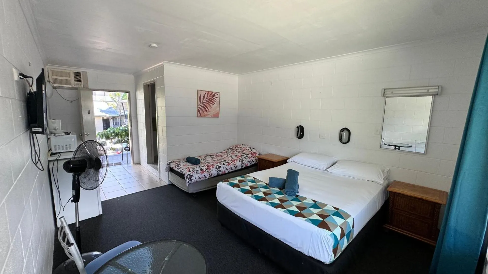 ***  Cairns City Motel Australia